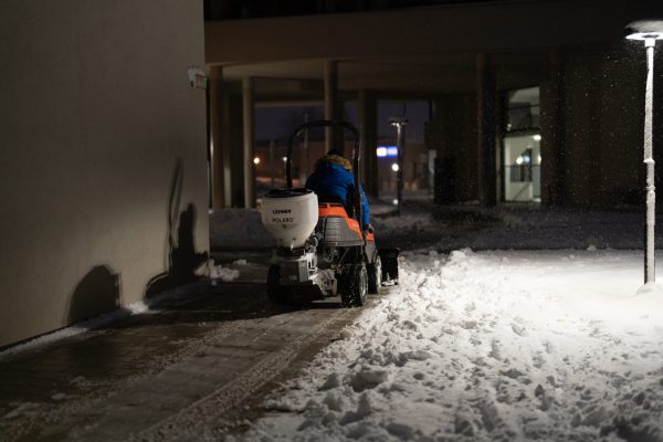 winter-service-clears-snow-from-the-street-2025-03-09-03-24-47-utc
